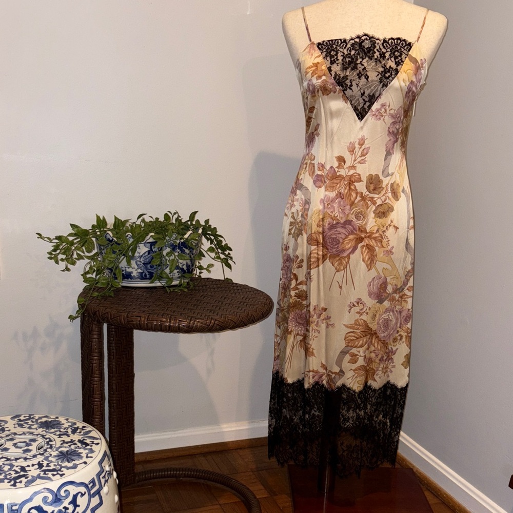 Christopher Kane Floral Lace Slip Dress - Cream and Black